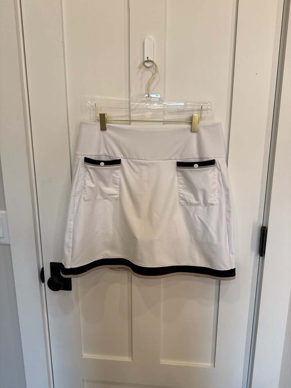 KINÖNA White Golf Skort with Black and Tan Striped Trim Size L